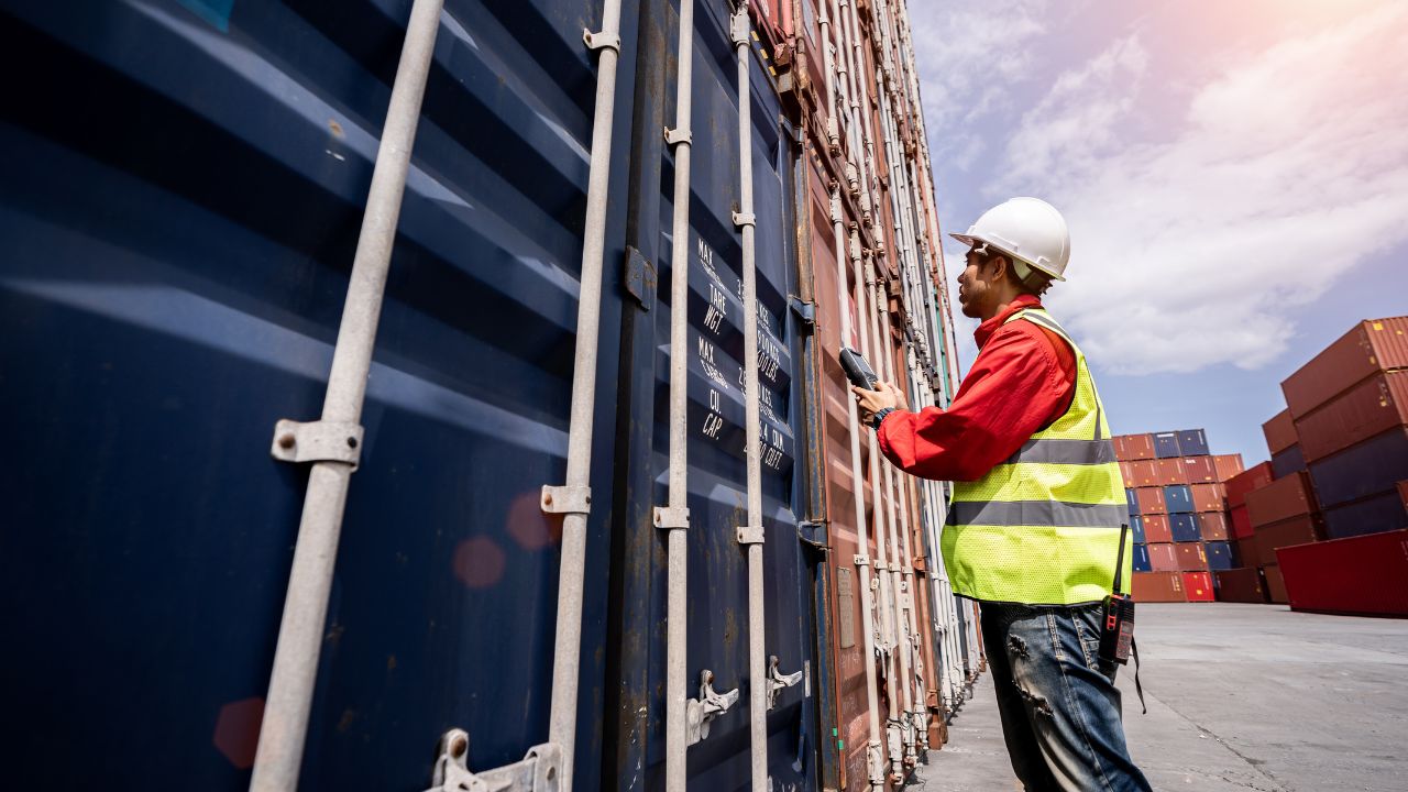 ②円安による輸入コストの上昇